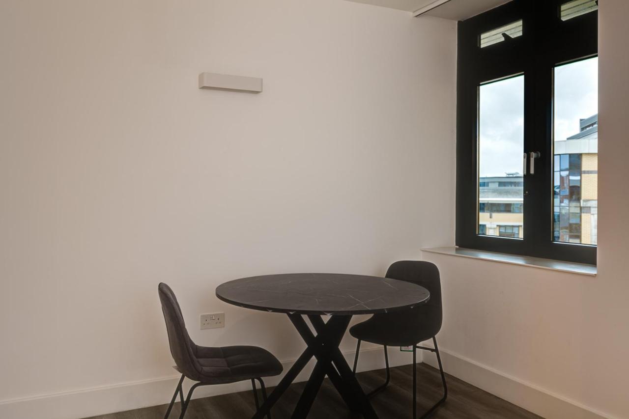 Apartamento Charles Hope London Brentford Exterior foto